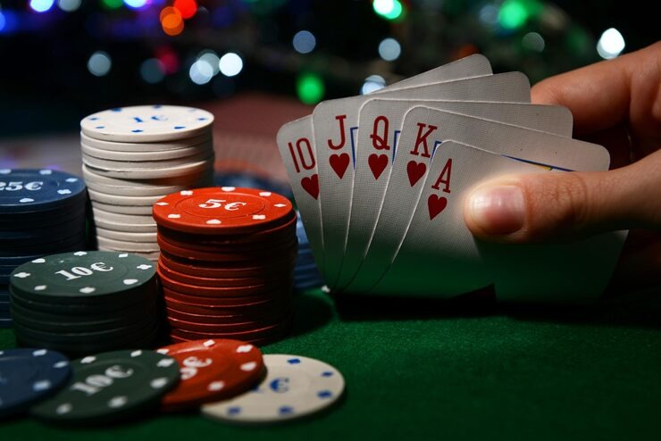 Live dealer rolling dice in Sic Bo Dadu studio